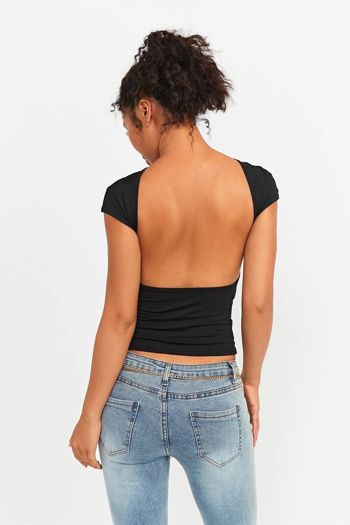 BACKLESS TEE